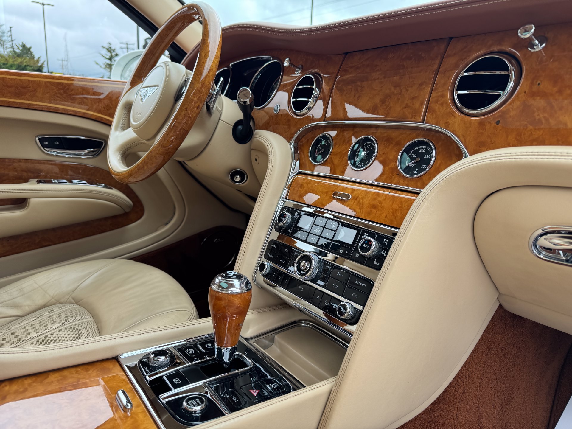 Used 2013 Bentley Mulsanne RWD image 44