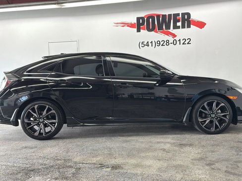 Used 2018 Honda Civic Sport image 2