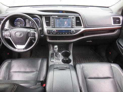 Used 2015 Toyota Highlander Limited w/ Driver Technology Package AWD/4WD image 12