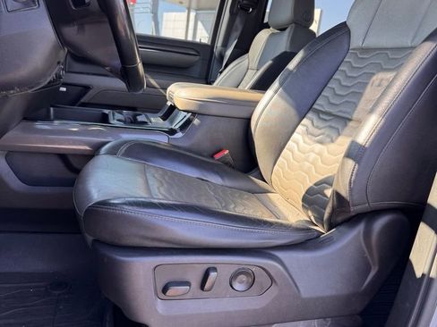 Used 2024 Chevrolet Silverado 2500 ZR2 w/ Technology Package image 13