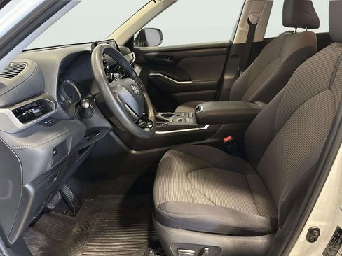 Used 2021 Toyota Highlander L AWD/4WD image 13