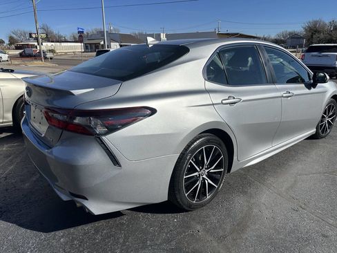 Used 2021 Toyota Camry SE image 6