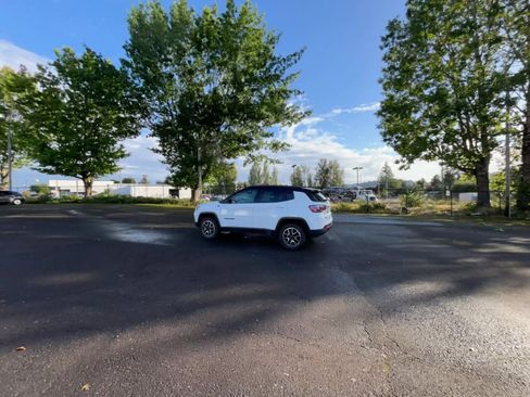 Used 2025 Jeep Compass Trailhawk image 16