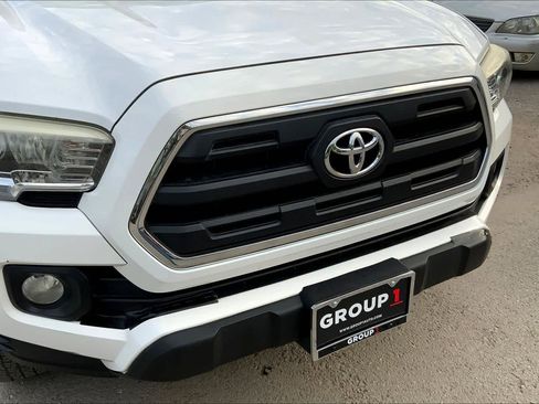 Used 2017 Toyota Tacoma SR5 w/ Tow Package image 29