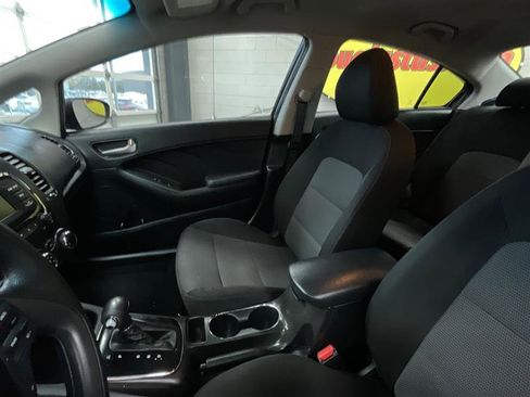 Used 2018 Kia Forte LX image 12