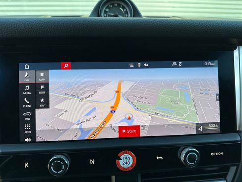 Used 2023 Porsche Macan image 28