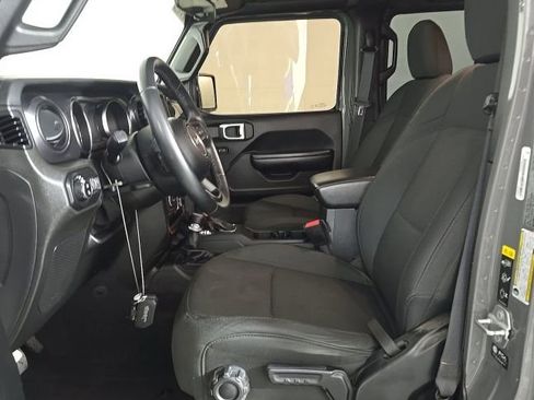 Used 2021 Jeep Gladiator Sport AWD/4WD image 7