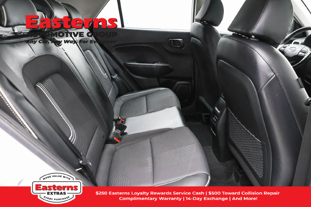 Used 2025 Hyundai Venue Limited FWD image 24