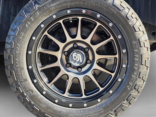 Used 2017 Nissan Titan PRO-4X AWD/4WD image 9