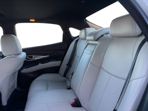 Used 2013 INFINITI M37 w/ Premium Pkg image 11