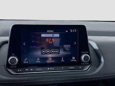 Used 2025 Nissan Rogue SV AWD/4WD image 19