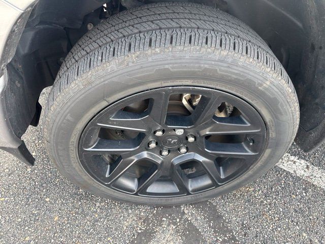 Used 2024 RAM 1500 Laramie AWD/4WD image 4