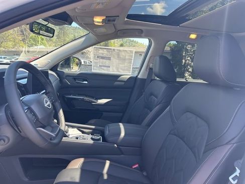 New 2026 Nissan Pathfinder Platinum AWD/4WD image 17