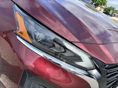 Used 2025 Nissan Altima 2.5 SV FWD image 28