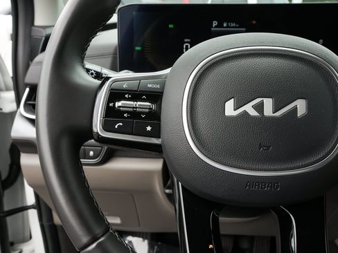Used 2026 Kia Carnival LXS FWD image 18