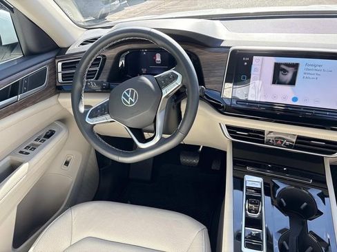 Used 2025 Volkswagen Atlas SEL AWD/4WD image 13