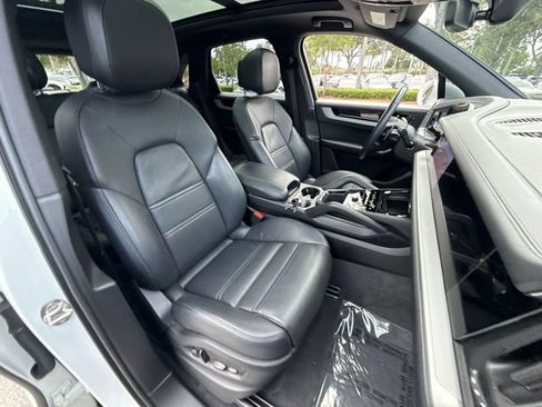 Used 2024 Porsche Cayenne AWD/4WD image 26