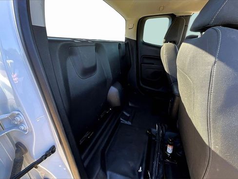 Used 2022 Chevrolet Colorado LT w/ Fleet Safety Package image 28