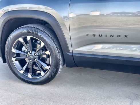Used 2025 Chevrolet Equinox RS w/ Safety and Technology Package FWD image 9