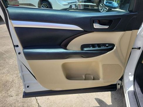 Certified 2017 Toyota Highlander XLE FWD image 12