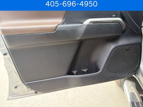 Used 2018 Toyota Tacoma Limited RWD image 12
