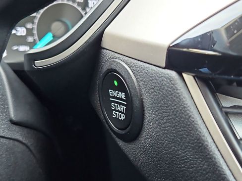 Used 2022 Ford Escape SE image 17