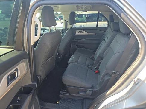 Used 2025 Ford Explorer Active AWD/4WD image 11