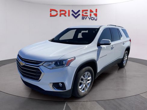 Used 2020 Chevrolet Traverse LT image 2