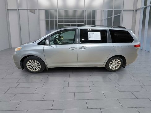 Used 2011 Toyota Sienna XLE image 5