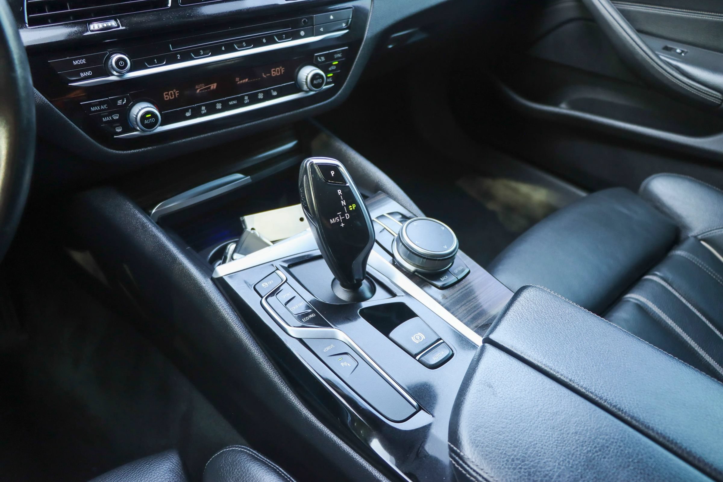 Used 2019 BMW 530e w/ Convenience Package RWD image 41