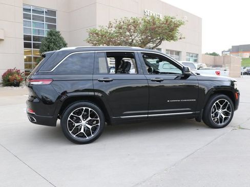 Used 2022 Jeep Grand Cherokee Summit AWD/4WD image 7
