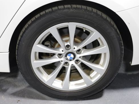 Used 2017 BMW 320i xDrive Sedan AWD/4WD image 40