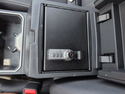 Used 2024 Toyota Tacoma TRD Off-Road AWD/4WD image 26