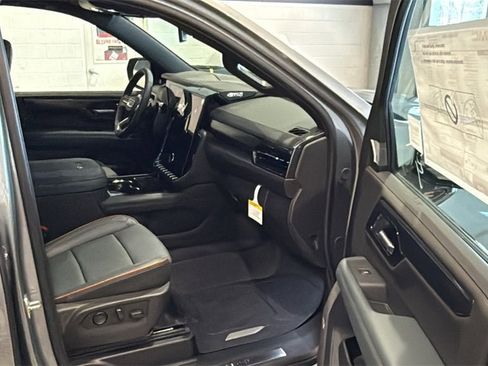 New 2026 GMC Yukon XL AT4 w/ LPO, Floor Liner Package image 12