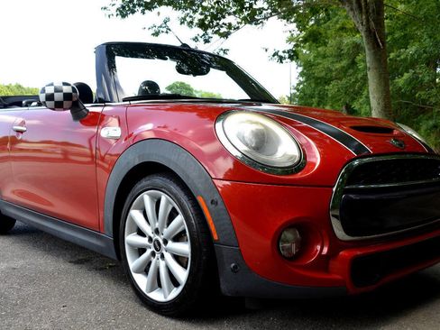 Used 2018 MINI Cooper S image 9