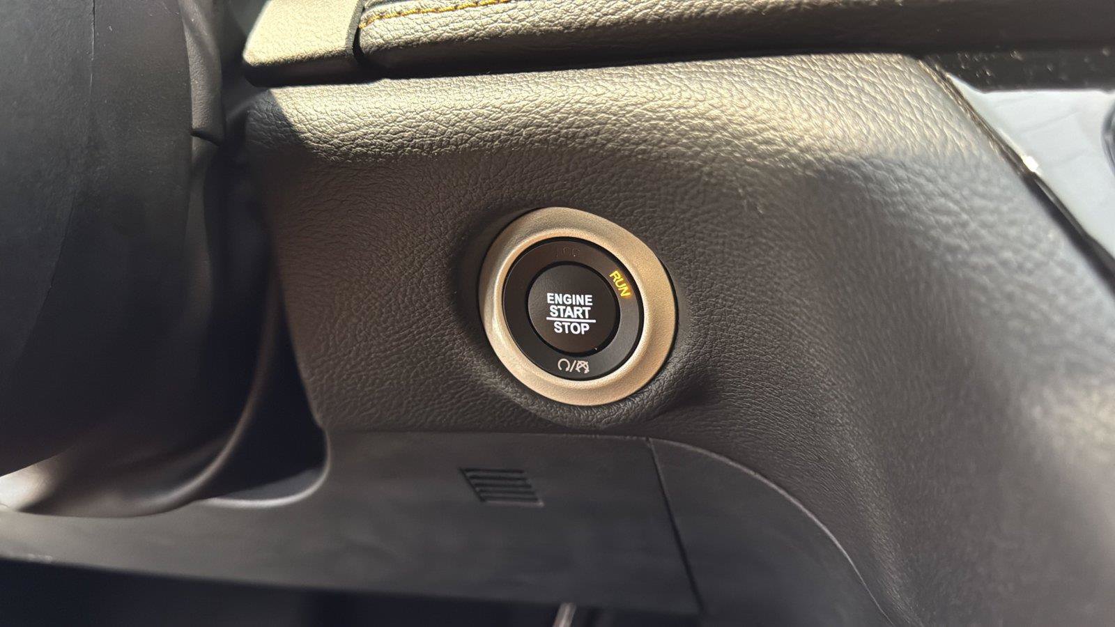 Used 2023 Chrysler Pacifica Pinnacle FWD image 24