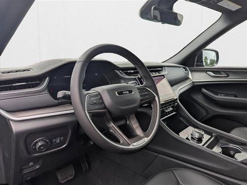 New 2025 Jeep Grand Cherokee Limited image 3