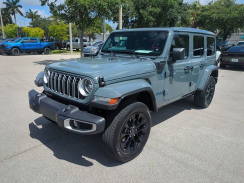 Used 2025 Jeep Wrangler Unlimited Sahara w/ Safety Group AWD/4WD image 10