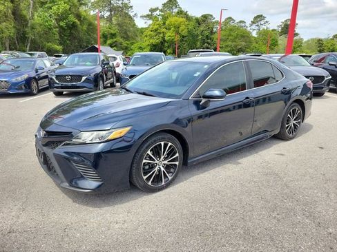 Used 2019 Toyota Camry SE FWD image 5