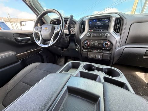 Used 2022 Chevrolet Silverado 1500 LT AWD/4WD image 3