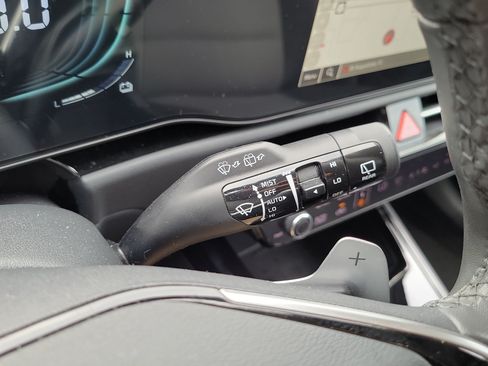 Certified 2025 Kia Niro EX FWD image 28