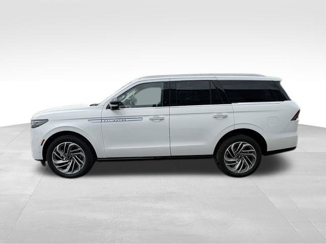 Used 2025 Lincoln Navigator Reserve AWD/4WD image 12