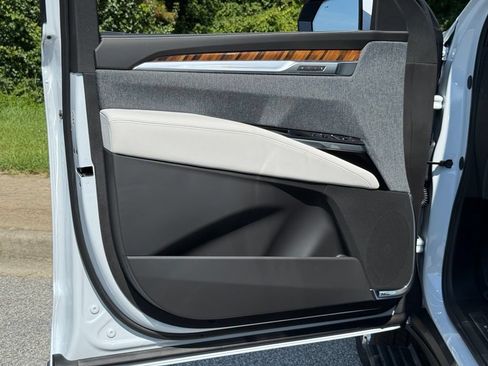 New 2026 Cadillac Escalade Platinum Luxury AWD/4WD image 16