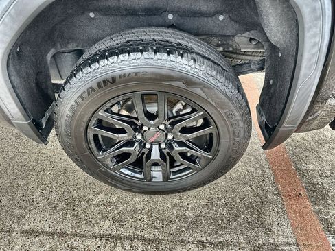 Used 2022 GMC Sierra 1500 Elevation w/ Preferred Package image 12