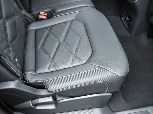 New 2026 Volkswagen Atlas Cross Sport SE image 39