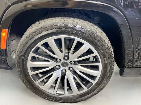 Used 2022 Jeep Grand Wagoneer Series III AWD/4WD image 13