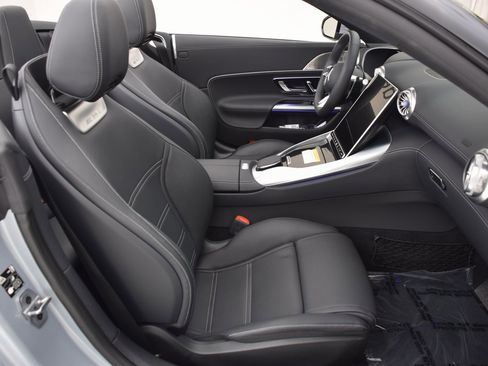 Used 2025 Mercedes-Benz SL 55 AMG 4MATIC image 16