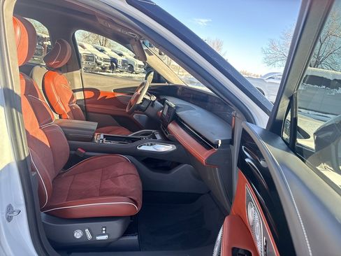 Certified 2024 Lincoln Nautilus Black Label image 27