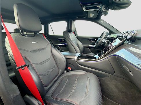 Used 2025 Mercedes-Benz GLC 43 AMG 4MATIC image 15