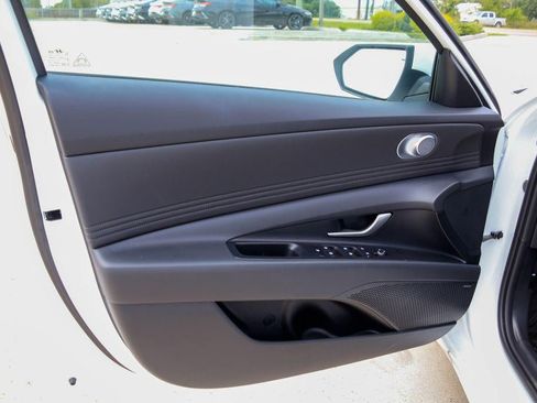 New 2026 Hyundai Elantra Limited FWD image 12